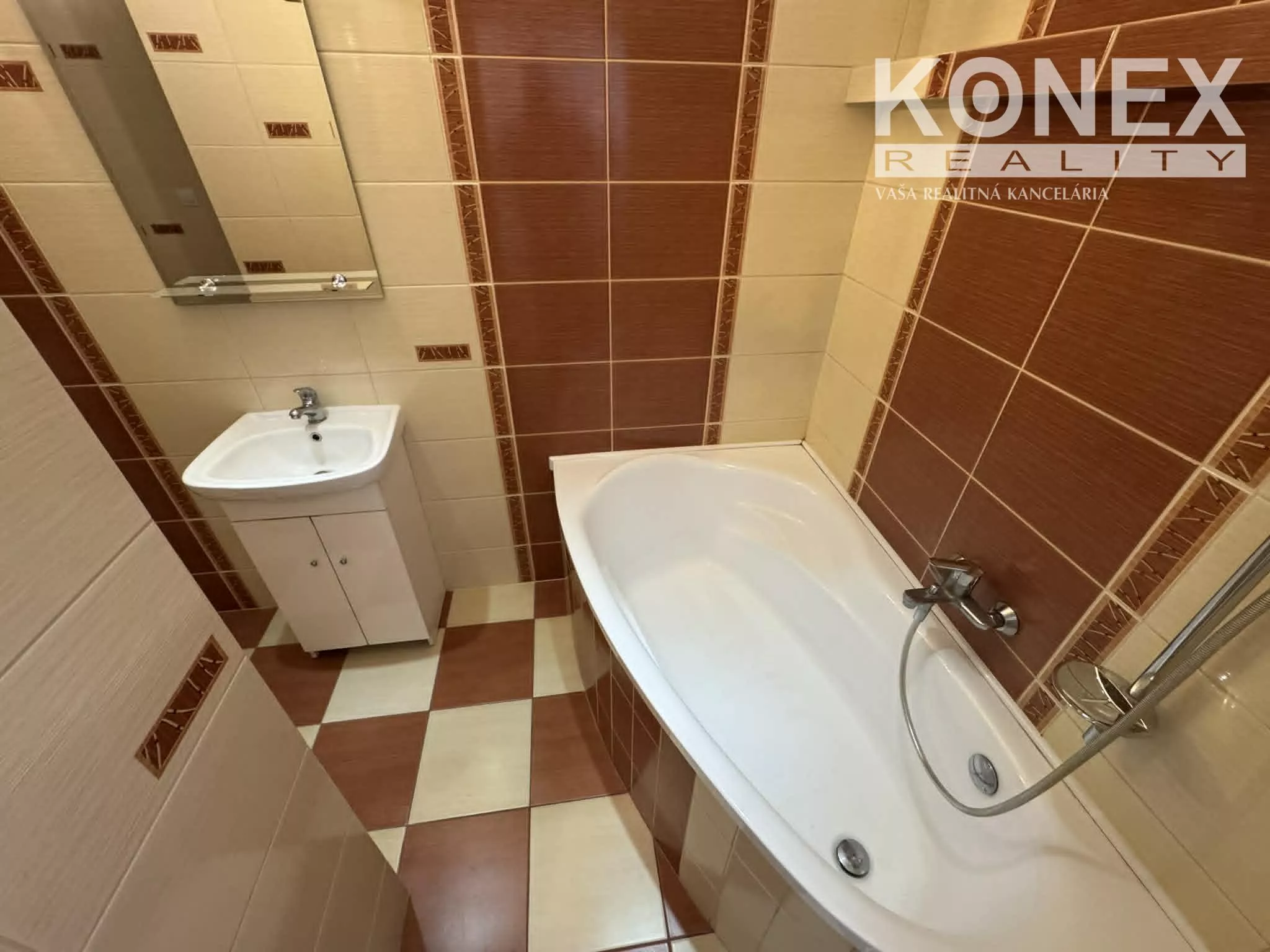 ID-3960 NA PREDAJ 2-izbový byt s balkónom NAD LABORCOM, 180902_5