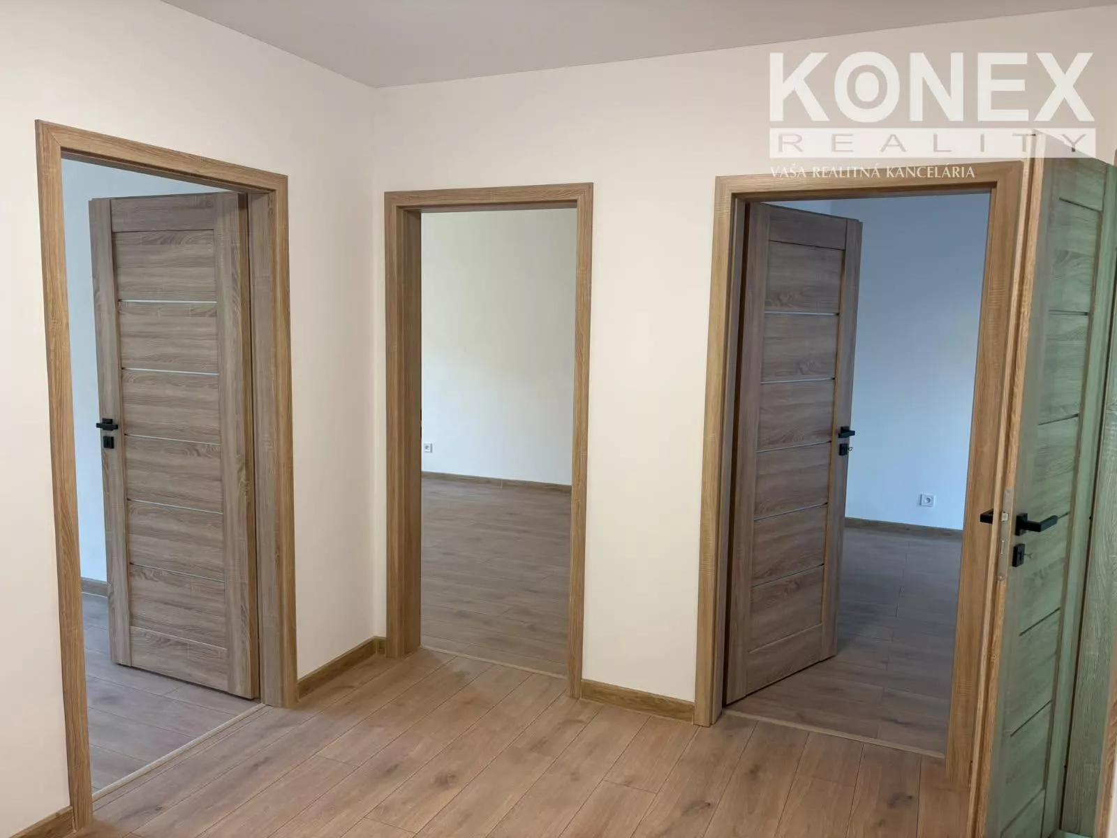 ID-4935 NA PREDAJ Priestranný 3-izbový byt – Veľké Kapušany, 277101_0