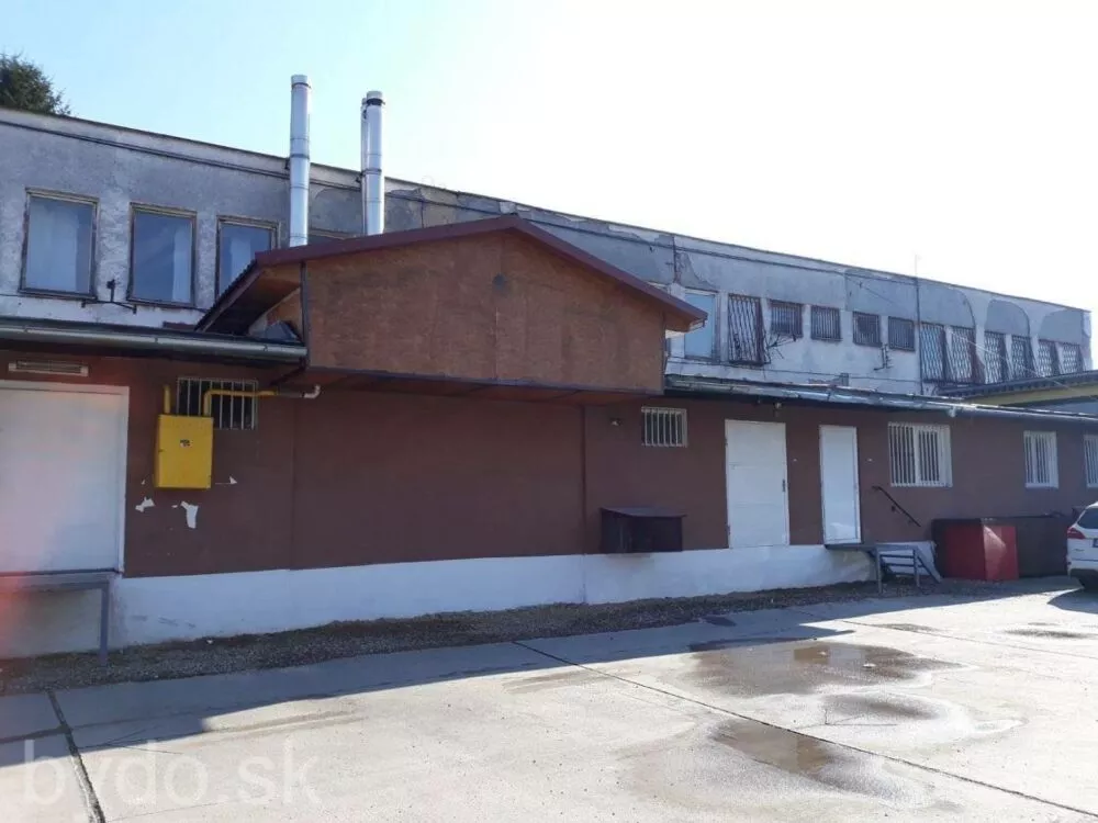 ID-4982 VÝHODNÁ INVESTÍCIA!  NA PREDAJ Nebytový priestor v centre Strážskeho, 277378_2