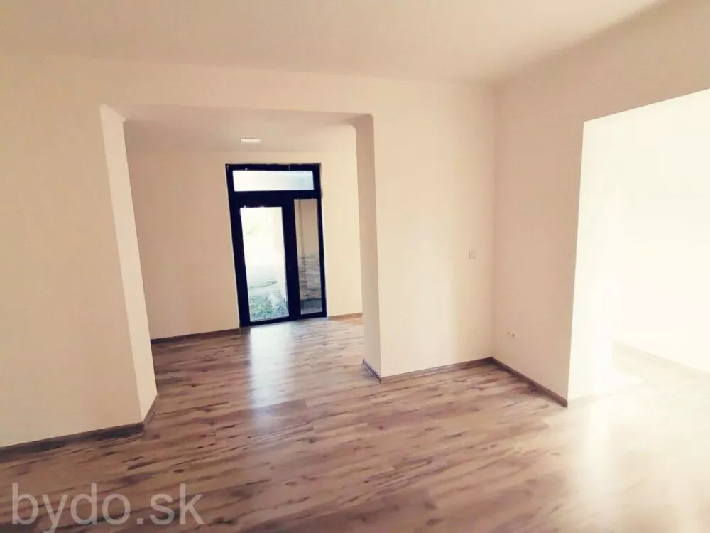 Rodinný dom na predaj 128m2, Plášťovce, 92454_1