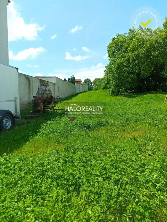 Pozemok pre rod. domy na predaj 1046m2, Naháč, 139883_2