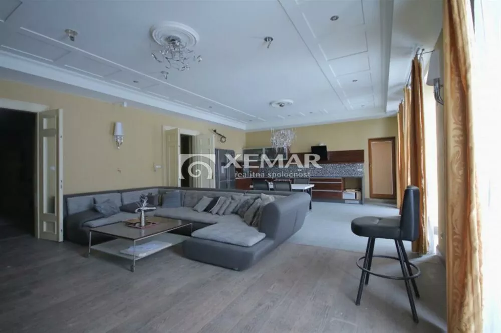 Polyfunkčný objekt na predaj 2500m2, Brezno, 120793_7