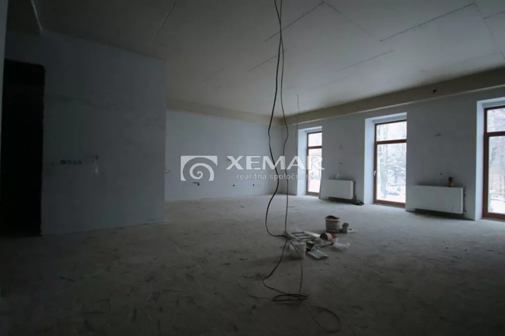 Polyfunkčný objekt na predaj 2500m2, Brezno, 120793_10