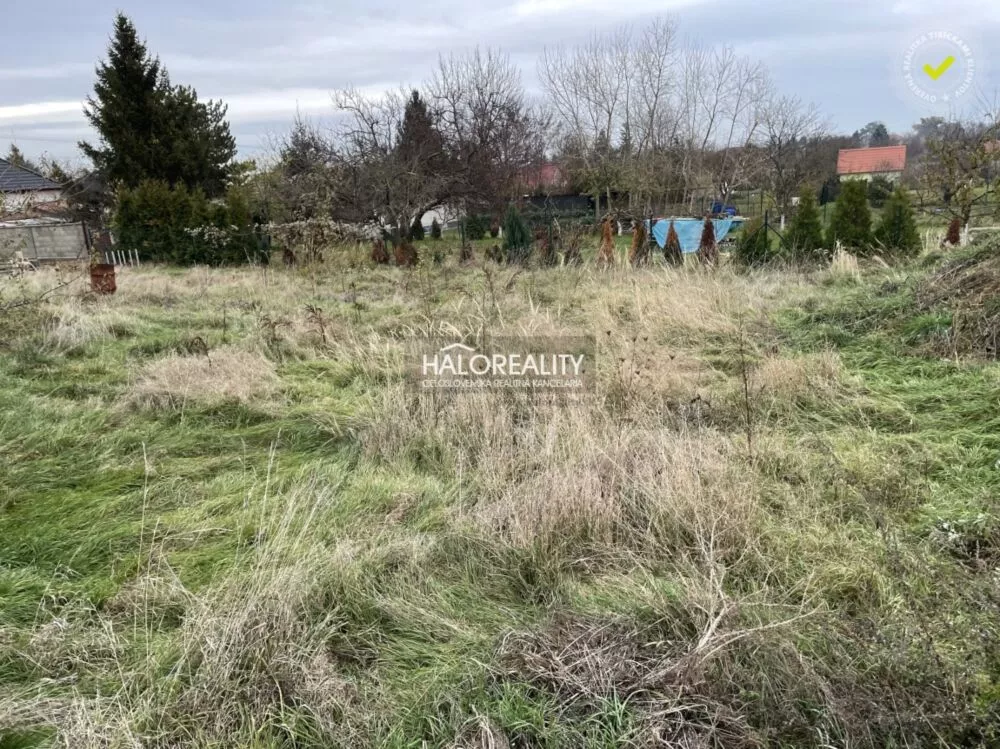 Pozemok pre rod. domy na predaj 648m2, Zavar, 147759_0