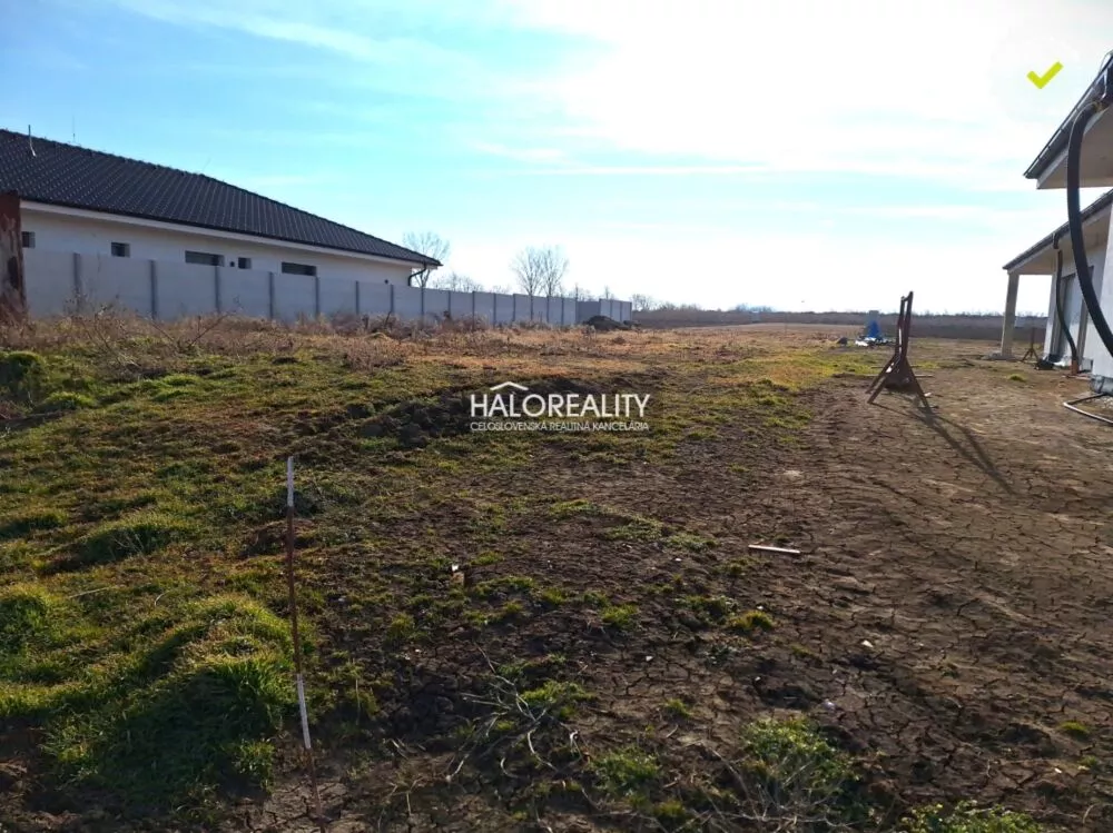 Pozemok pre rod. domy na predaj 885m2, Horná Krupá, 151154_1