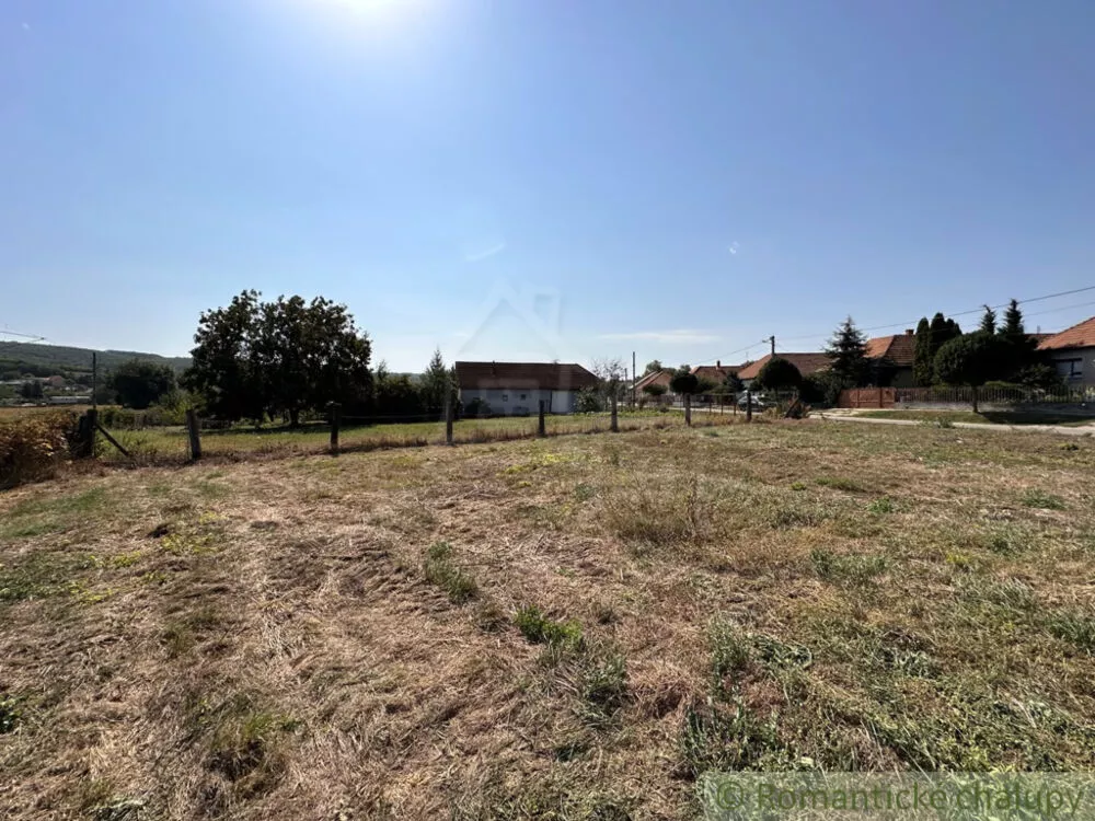Pozemok pre rod. domy na predaj 1520m2, Podhájska, 144084_0