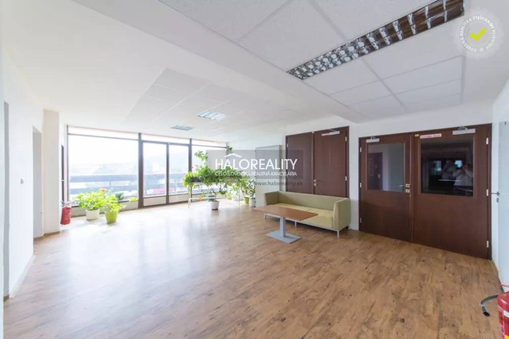 Administratívny objekt na predaj 3811m2, Kolíňany, 152128_2