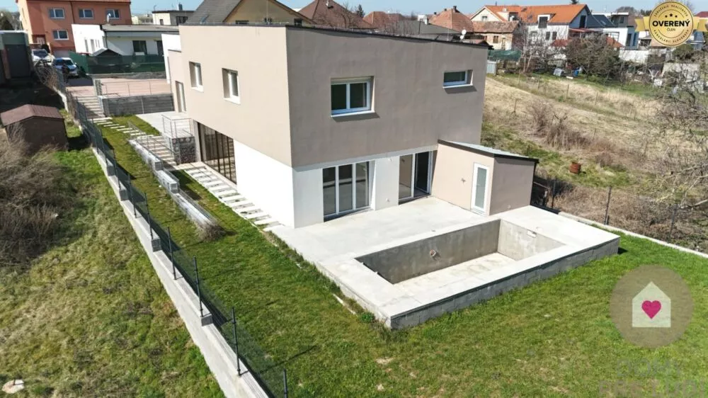 Rodinný dom na predaj 240m2, Zavarská, Trnava, 153485_0