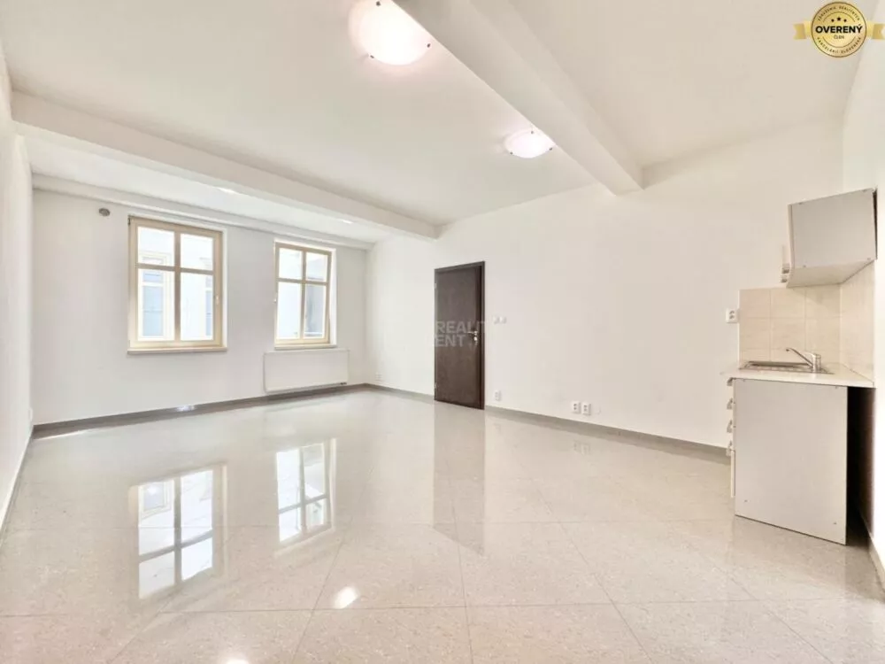 Kancelárie, admin. priestory na prenájom 56m2, Mariánske námestie, Žilina, 153911_1