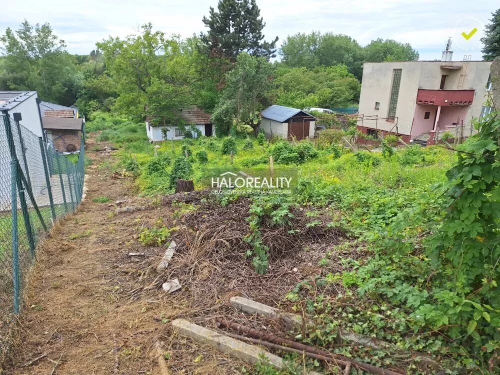 Pozemok pre rod. domy na predaj 1927m2, Šoporňa, 154419_4