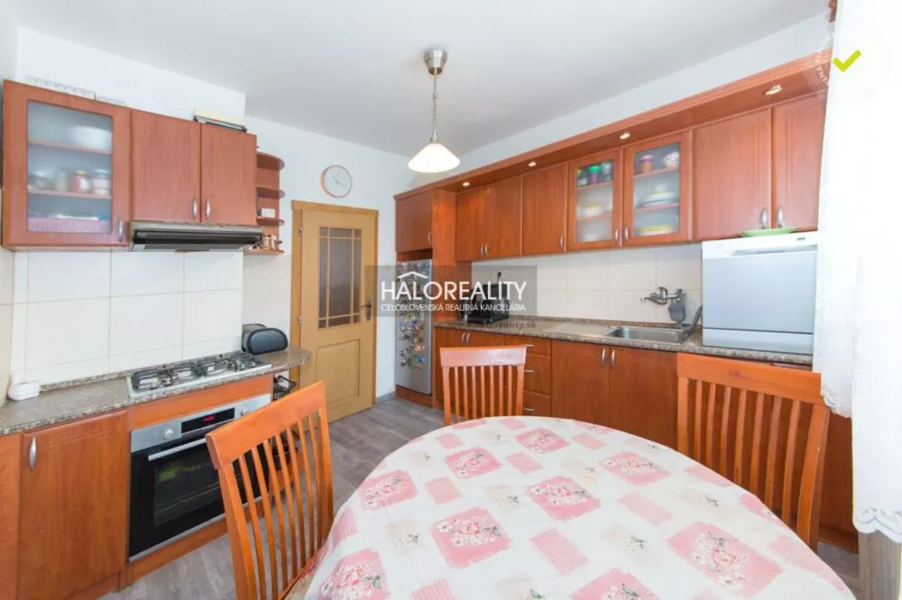Rodinný dom na predaj 250m2, Bratislava - Vrakuňa, 154424_0