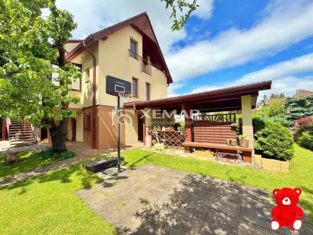 Rodinná vila na predaj 220m2, Stromová, Banská Bystrica, 151689_0