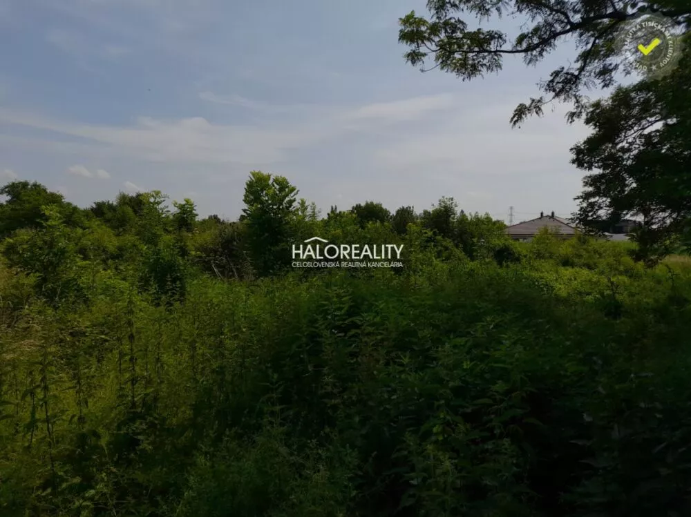 Pozemok pre rod. domy na predaj 674m2, Zavar, 154886_1