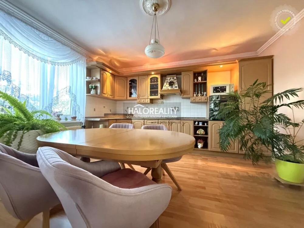 Rodinný dom na predaj 1501m2, Pečeňany, 157835_0