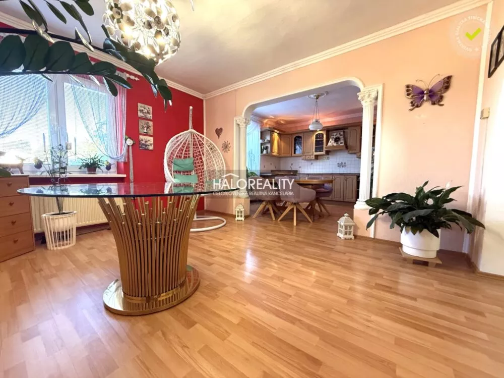 Rodinný dom na predaj 1501m2, Pečeňany, 157835_1