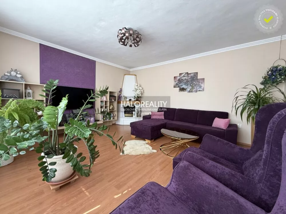 Rodinný dom na predaj 1501m2, Pečeňany, 157835_2