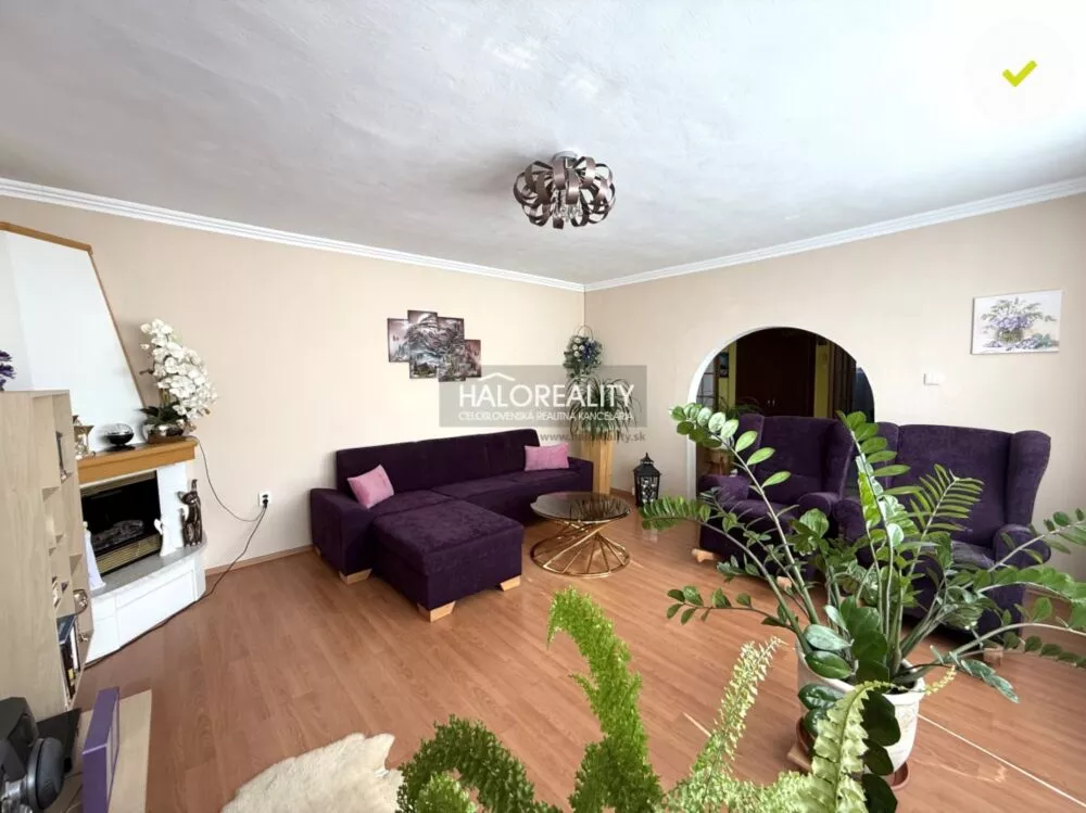 Rodinný dom na predaj 1501m2, Pečeňany, 157835_3