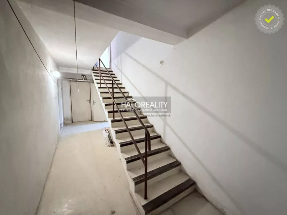 Rodinný dom na predaj 505m2, Oslany, 158223_18