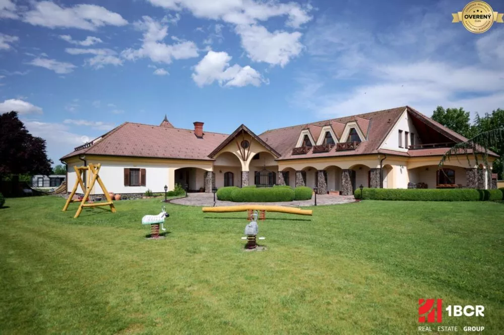 Rodinná vila na predaj 424m2, Parková, Hviezdoslavov, 158446_0