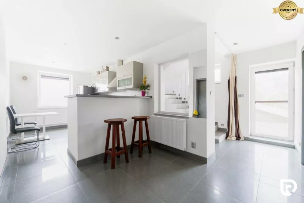 Rodinný dom na predaj 274m2, Ilava, 158485_0