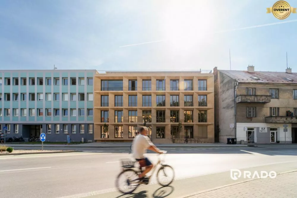 Kancelárie, admin. priestory na prenájom 423m2, Námestie sv. Anny, Trenčín, 159550_1