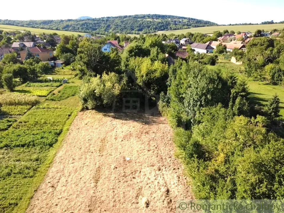 Pozemok pre rod. domy na predaj 857m2, Hosťová, 156082_0