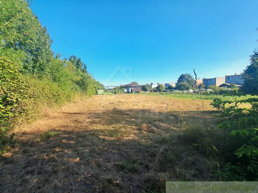 Pozemok pre rod. domy na predaj 857m2, Hosťová, 156082_8