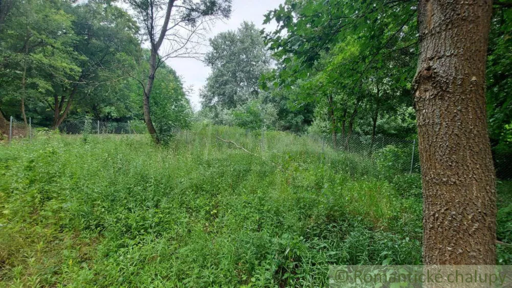 Pozemok pre rod. domy na predaj 345m2, Holíč, 161170_0