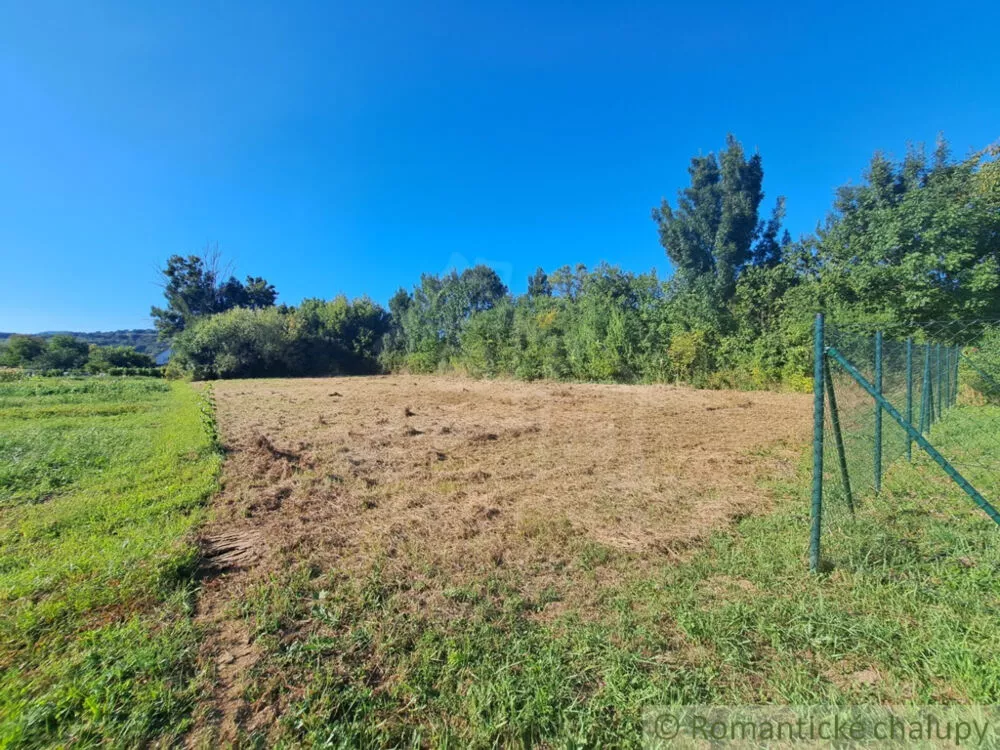 Pozemok pre rod. domy na predaj 857m2, Hosťová, 156082_0