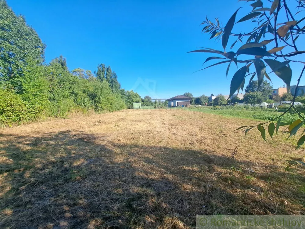 Pozemok pre rod. domy na predaj 857m2, Hosťová, 156082_7