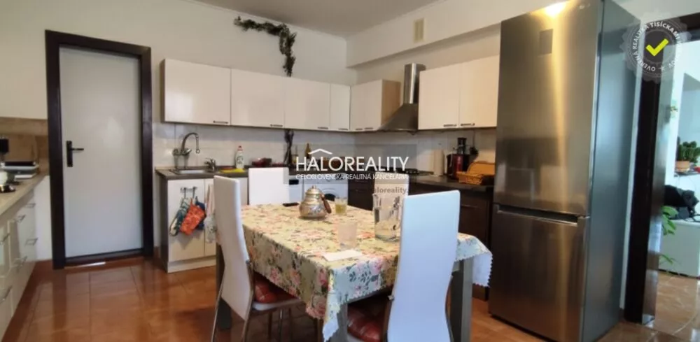 Rodinný dom na predaj 244m2, Beša, 177667_2