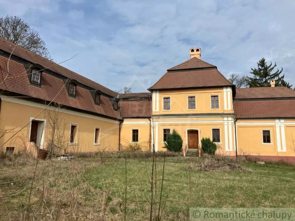 Historický objekt na predaj 987m2, Trávnica, 136760_0