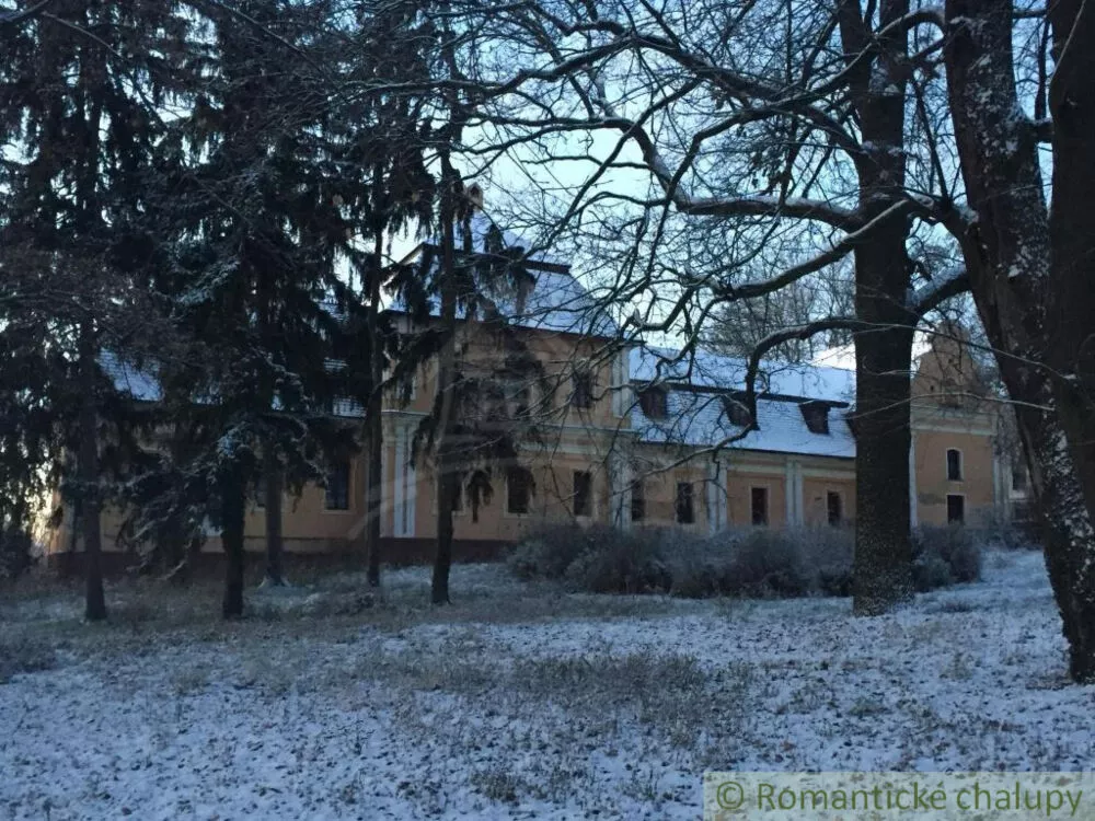 Historický objekt na predaj 987m2, Trávnica, 136760_2