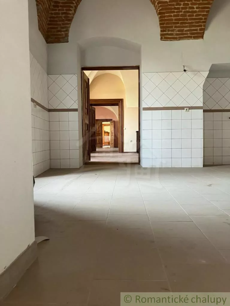 Historický objekt na predaj 987m2, Trávnica, 136760_5