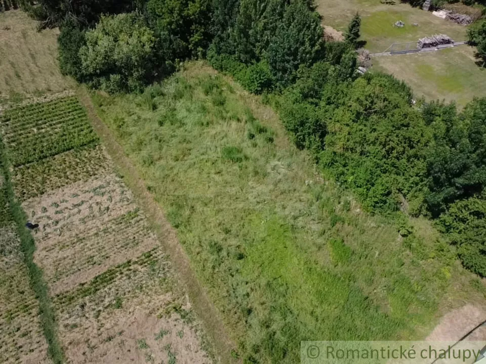 Pozemok pre rod. domy na predaj 857m2, Hosťová, 156082_5