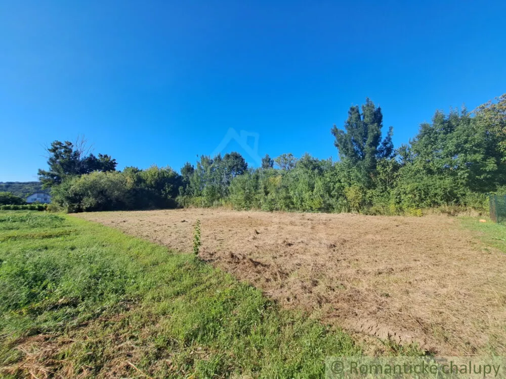 Pozemok pre rod. domy na predaj 857m2, Hosťová, 156082_7