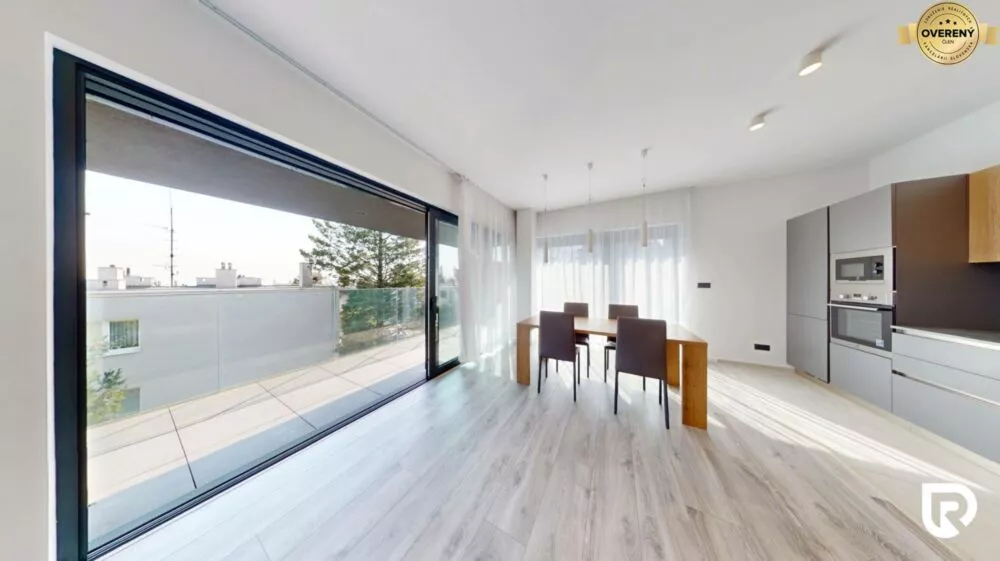 4 izbový byt na prenájom 104m2, Javorinská, Bratislava - Staré Mesto, 178940_1