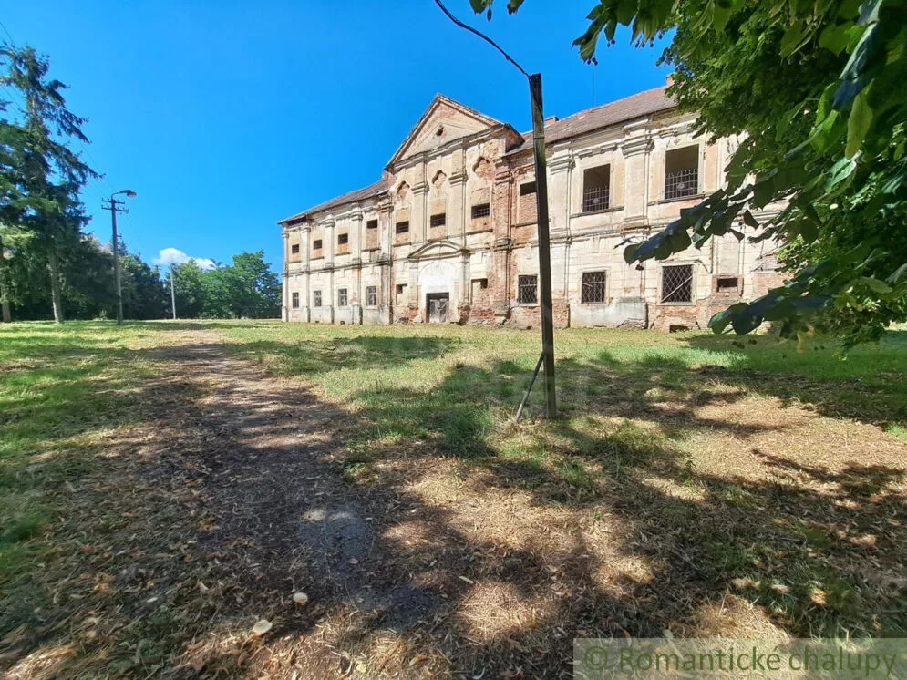 Historický objekt na predaj 955m2, Hruboňovo, 156538_1