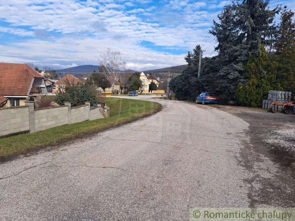 Pozemok pre rod. domy na predaj 1403m2, Podhorany, 177823_23