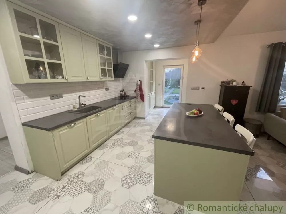 Rodinný dom na predaj 400m2, Cabaj - Čápor, 161680_9