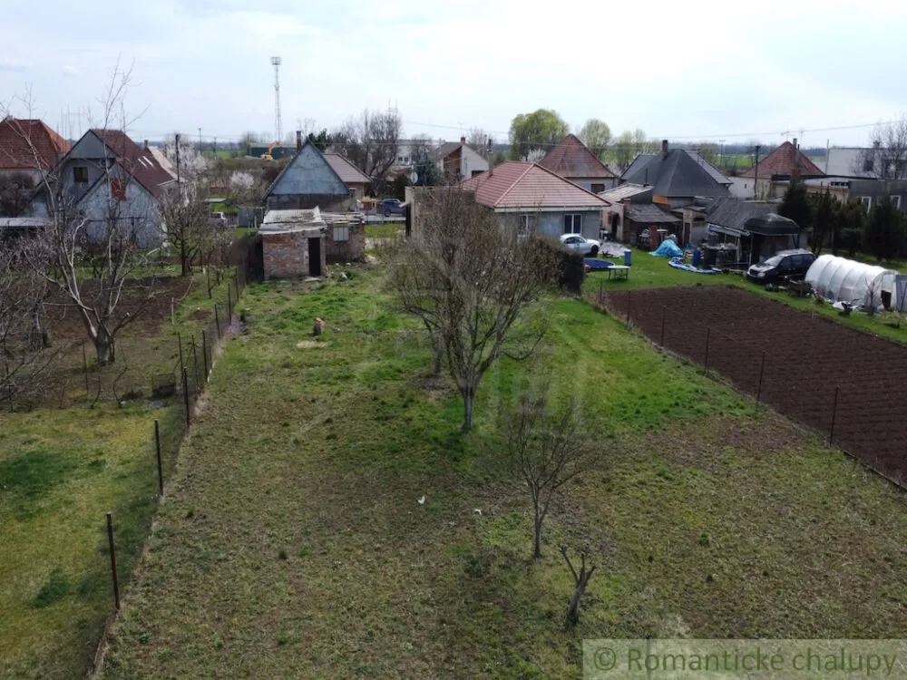 Pozemok pre rod. domy na predaj 2103m2, Mojmírovce, 179525_2