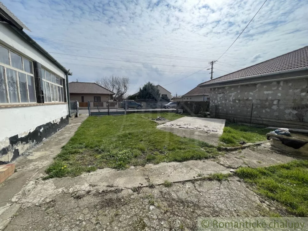 Pozemok pre rod. domy na predaj 2103m2, Mojmírovce, 179525_7