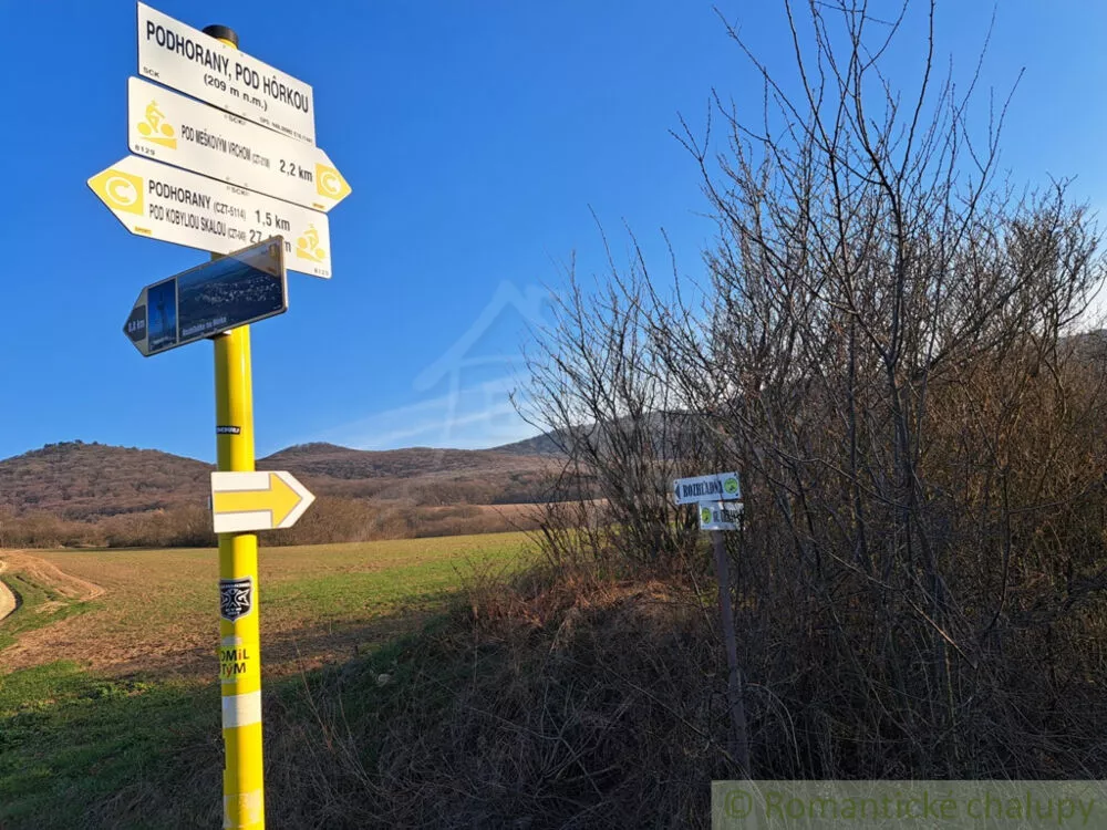 Pozemok pre rod. domy na predaj 1403m2, Podhorany, 177823_25