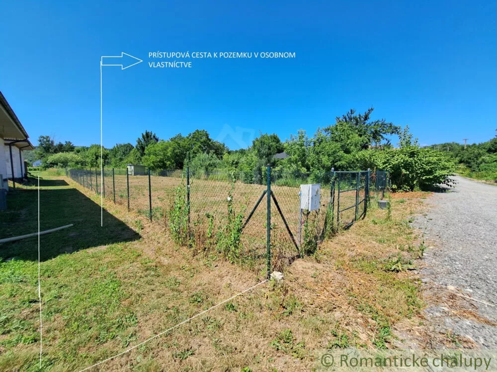 Pozemok pre rod. domy na predaj 857m2, Hosťová, 156082_10