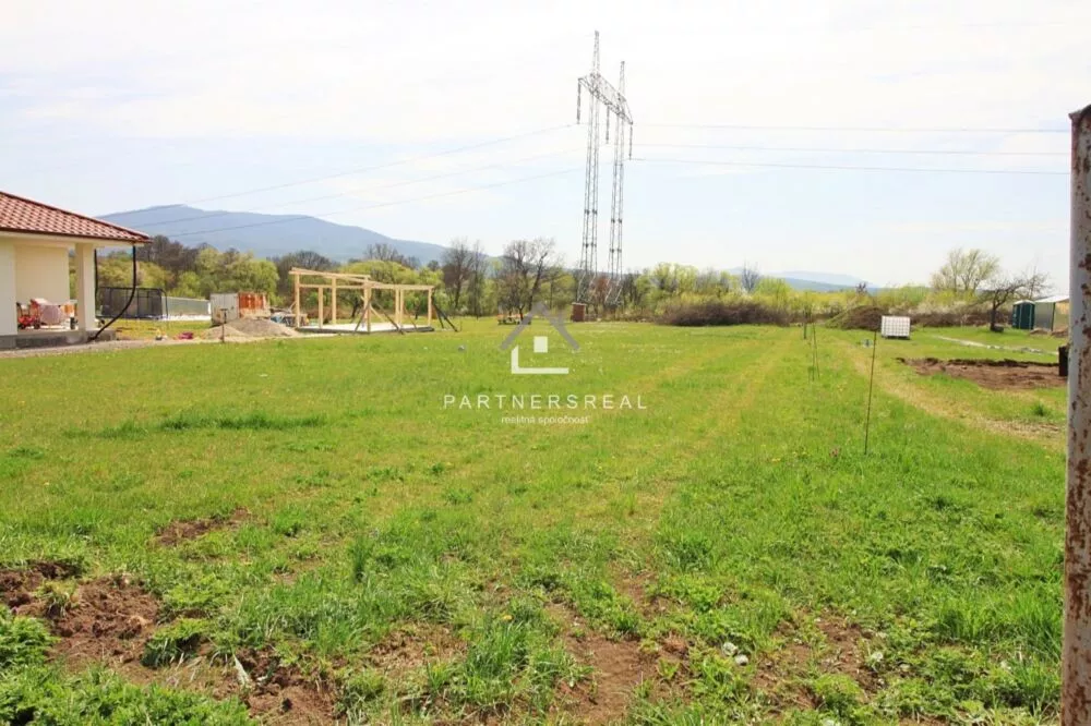 Pozemok pre rod. domy na predaj 1653m2, Nižná Kamenica, Nižná Kamenica, 82595_1